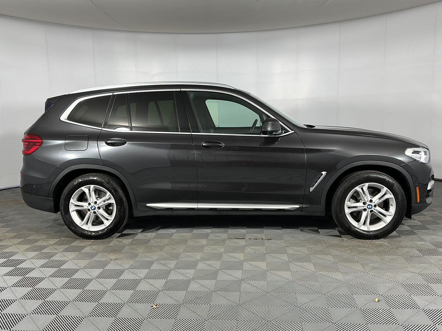 Used 2021 Dark Graphite Metallic BMW xDrive30i image 31