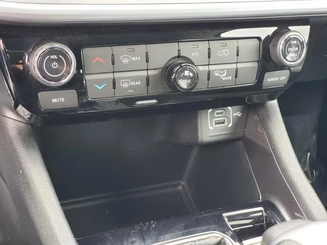Used 2022 Laser Blue Pearlcoat Jeep Latitude image 16