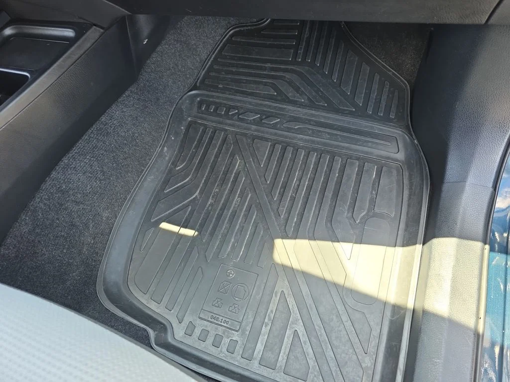Used 2018 Galactic Aqua Mica Toyota XLE image 18