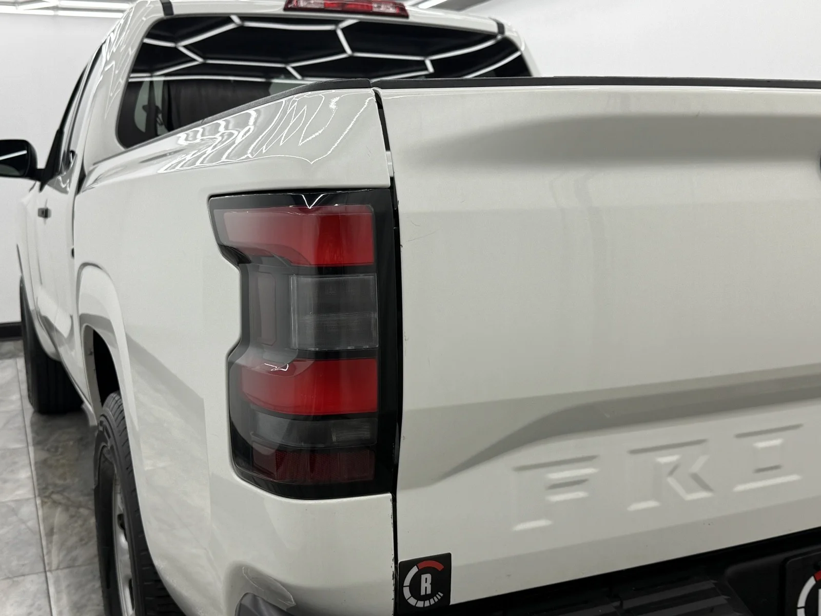 Used 2024 Glacier White Nissan S king cab 4x2 image 37