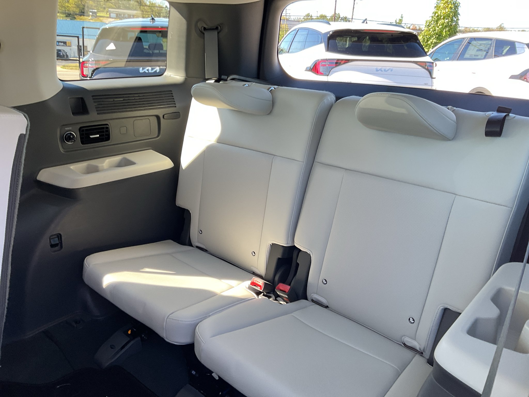 Used 2024 Shimmering Silver Hyundai SEL image 18