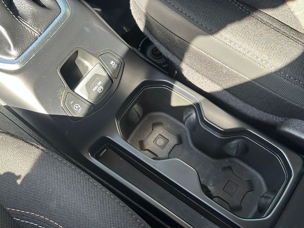 Used 2023 White Jeep Latitude image 9