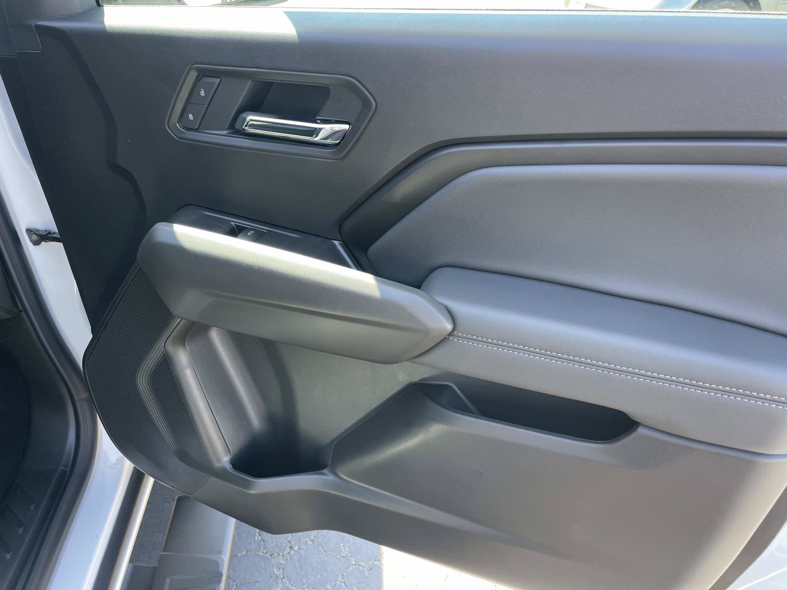 New 2026 Summit White GMC Elevation image 26