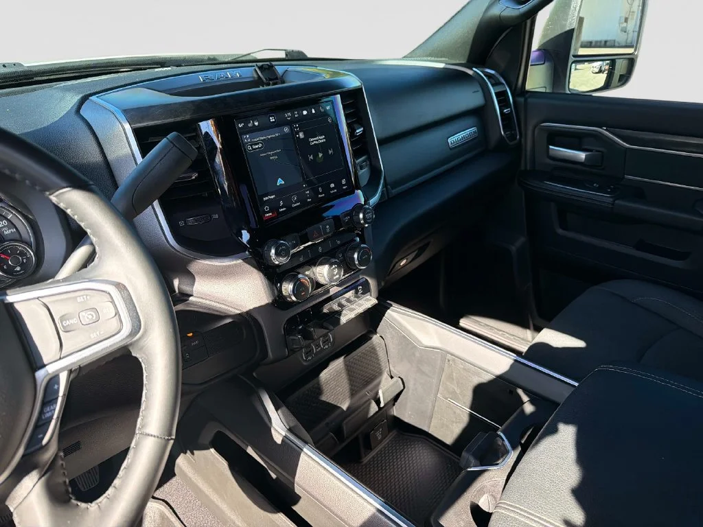 Used 2024 White Ram Big Horn image 28