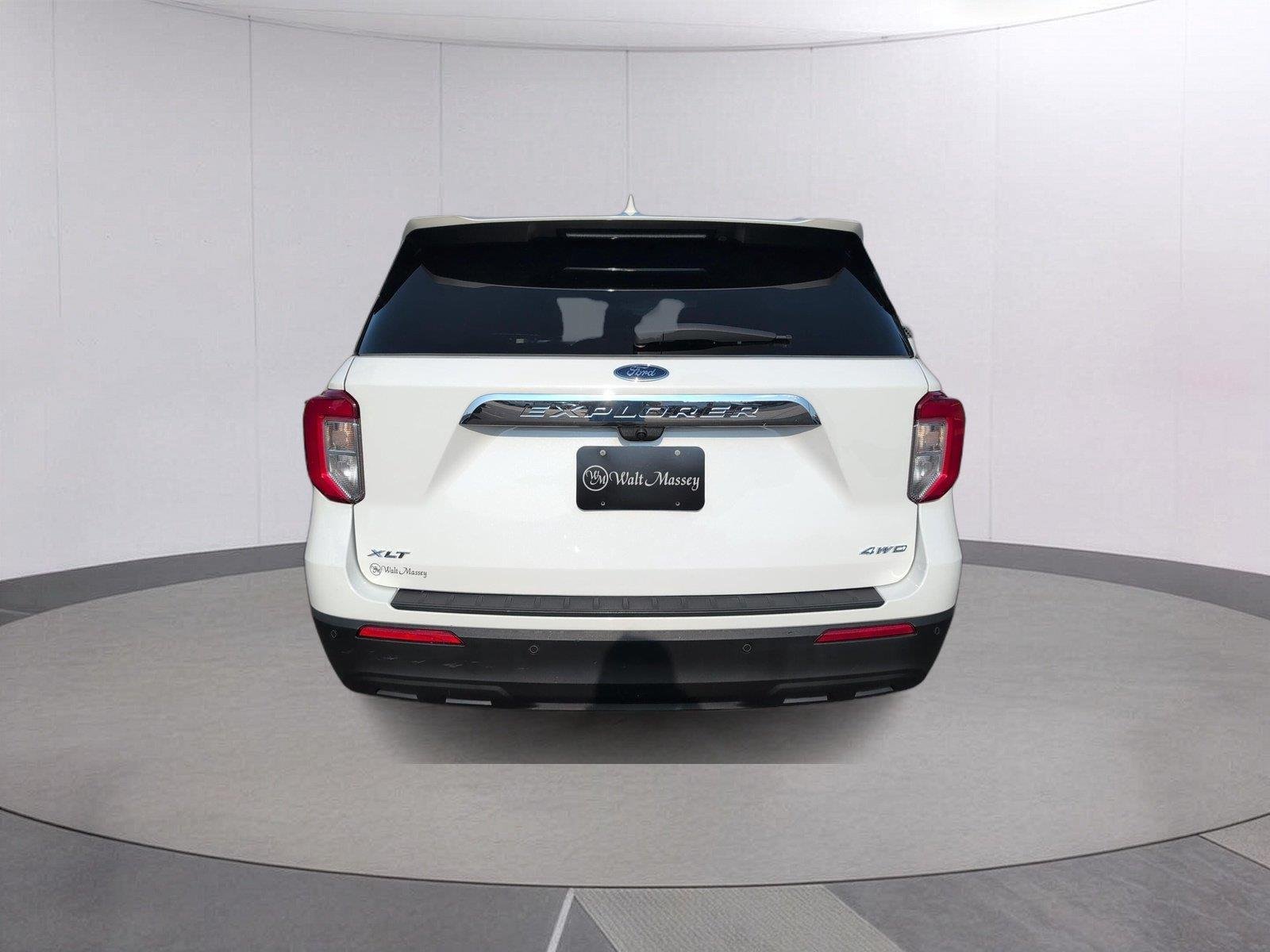 Used 2023 Star White Metallic Tri-Coat Ford XLT image 4