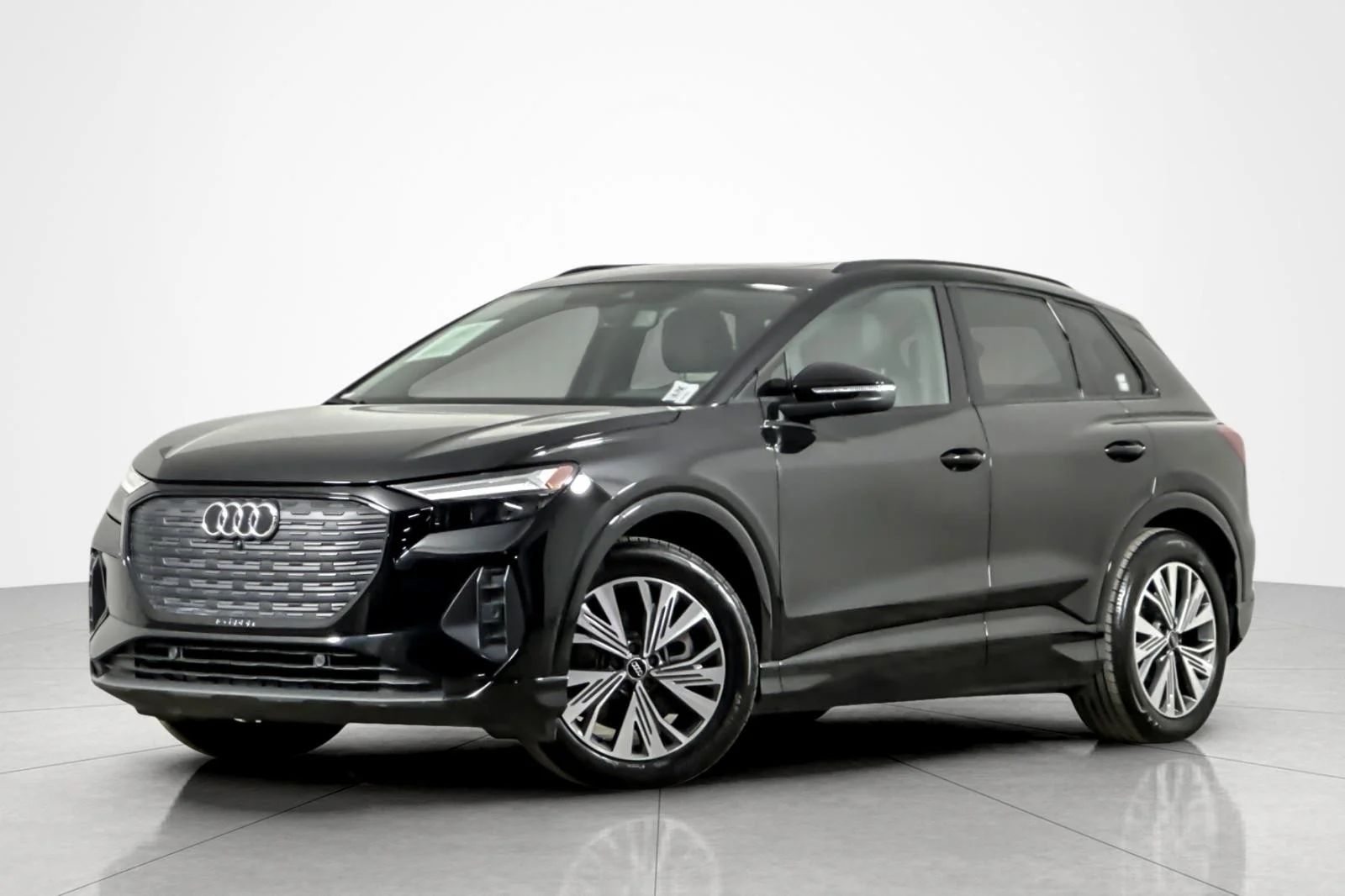 2025 Audi Q4 e-tron 45 Premium's photo