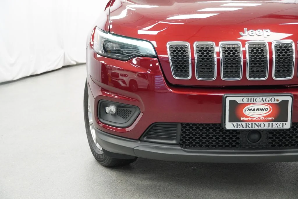 Used 2021 Red Jeep Latitude Lux image 11
