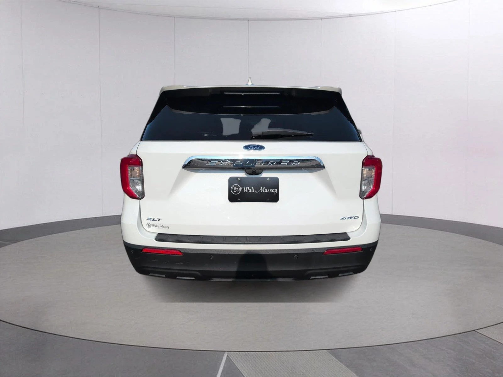 Used 2023 Star White Metallic Tri-Coat Ford XLT image 4