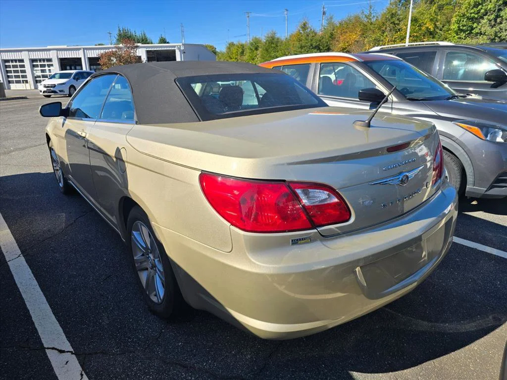 Used 2010 Gold Chrysler Touring image 10