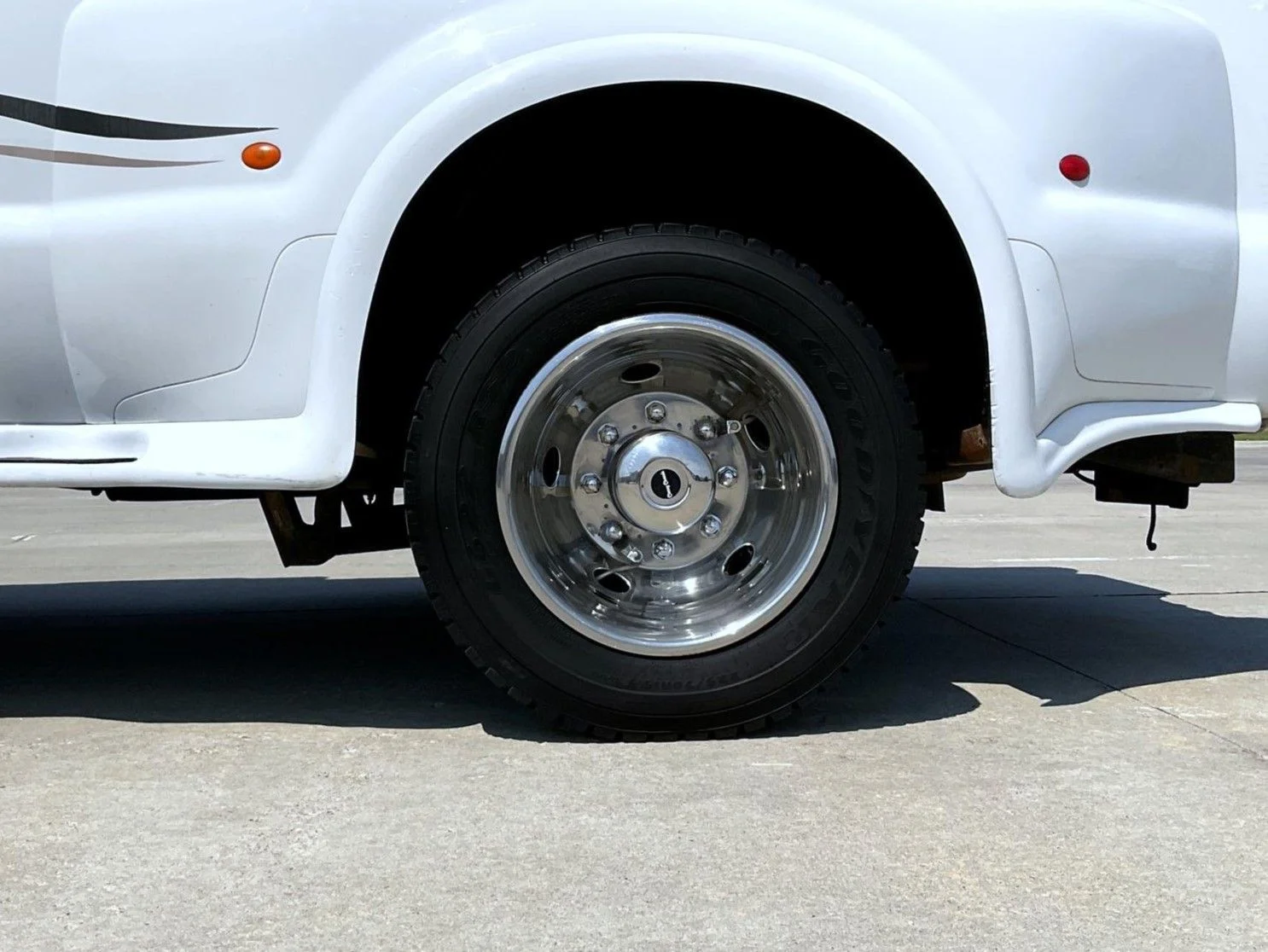 Used 2004 White Ford Lariat image 23
