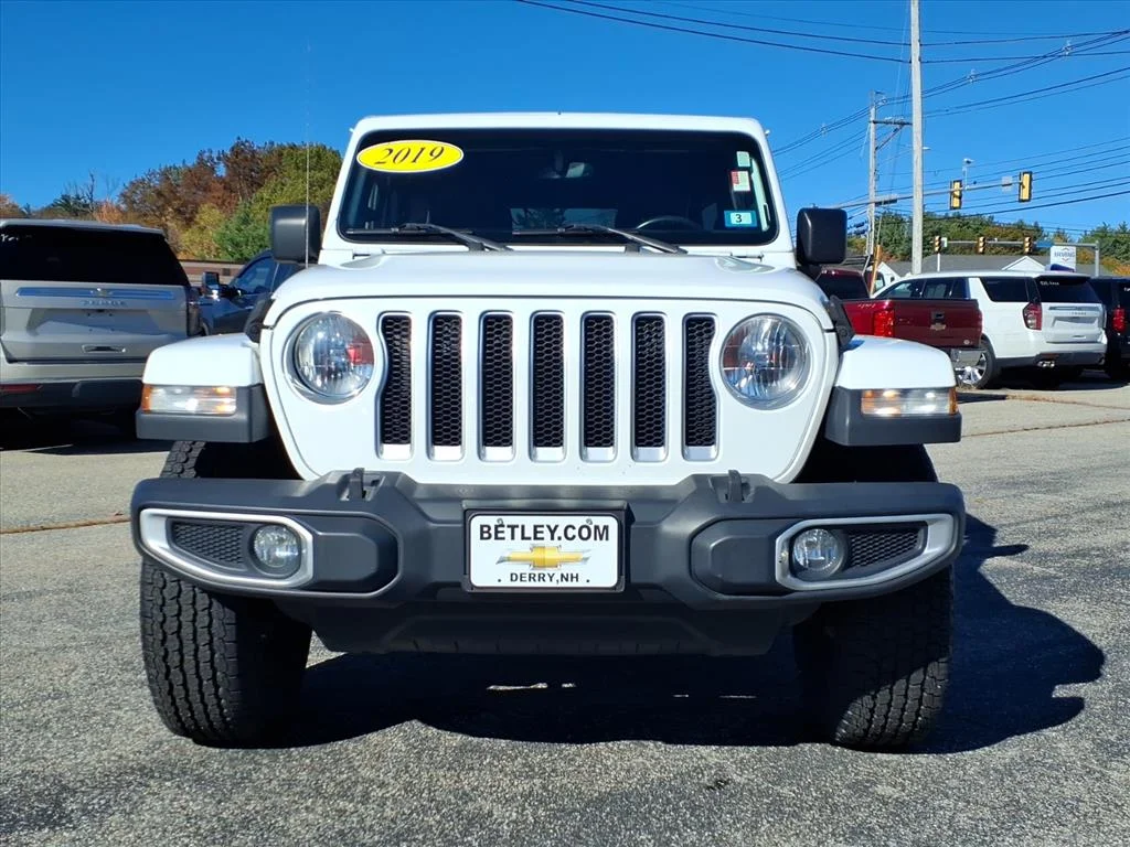 Used 2019 White Jeep Sahara 4x4 image 10