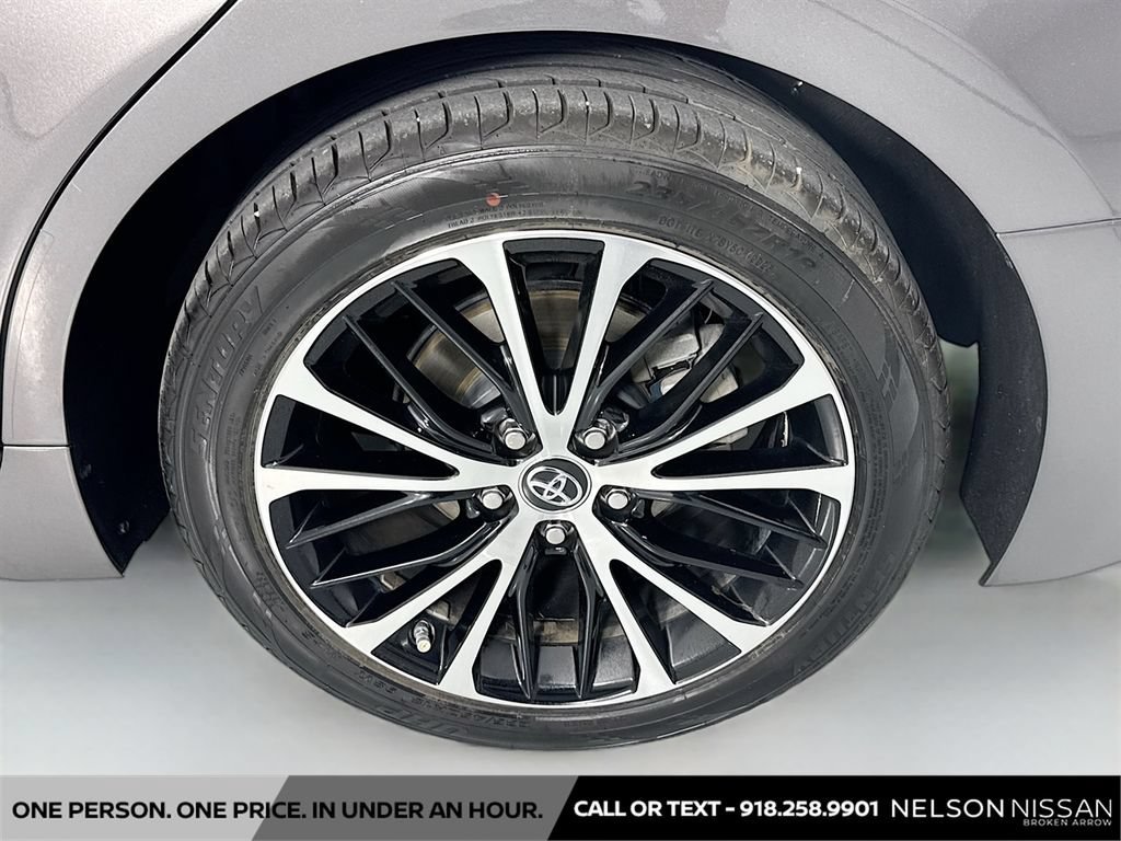 Used 2019  Toyota LE image 28