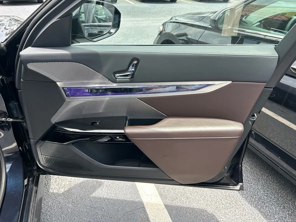 Used 2025 Carbon Black Metallic BMW 740i image 40