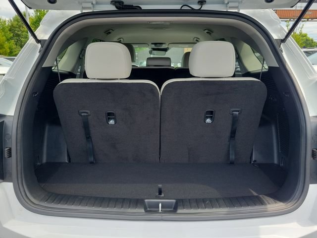 Used 2025 White Kia S image 8