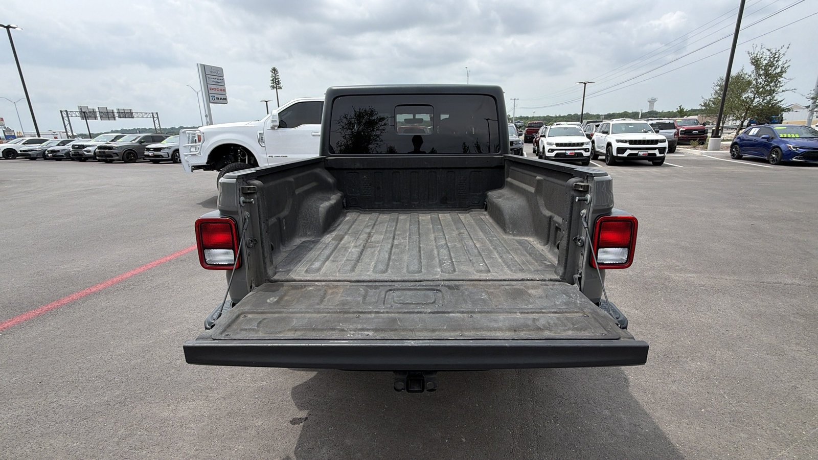 Used 2022 Sting-Gray Clearcoat Jeep Mojave image 28