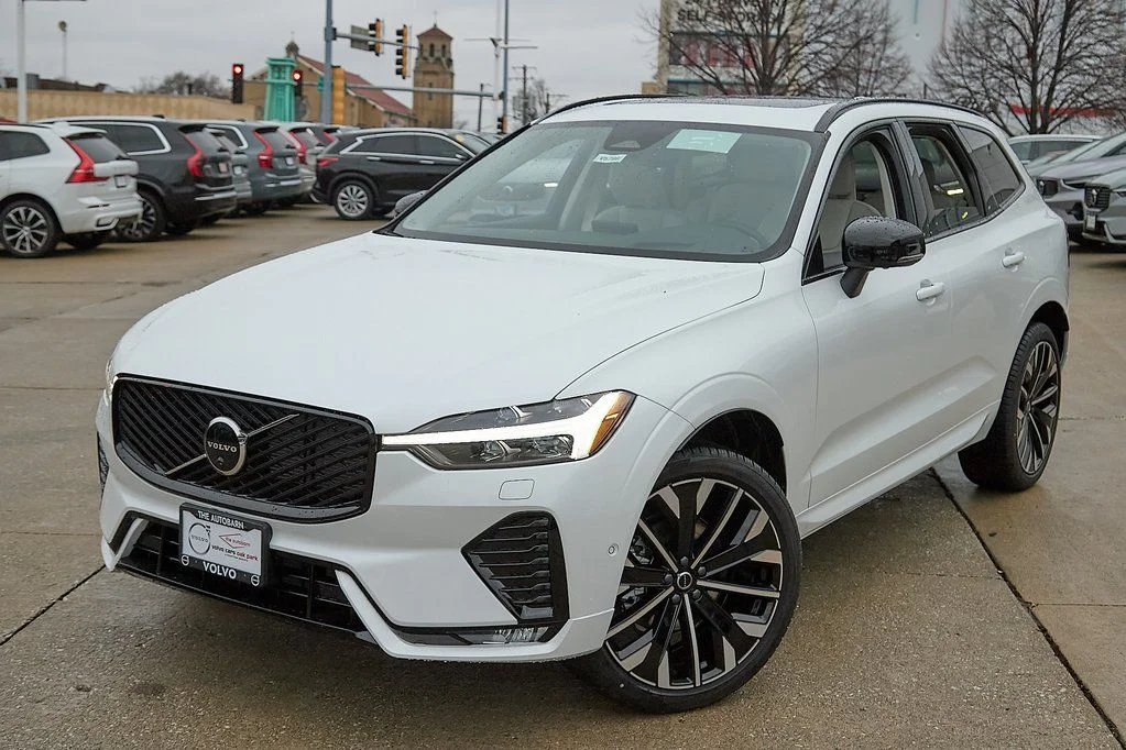New 2026 Crystal White Volvo Ultra image 2