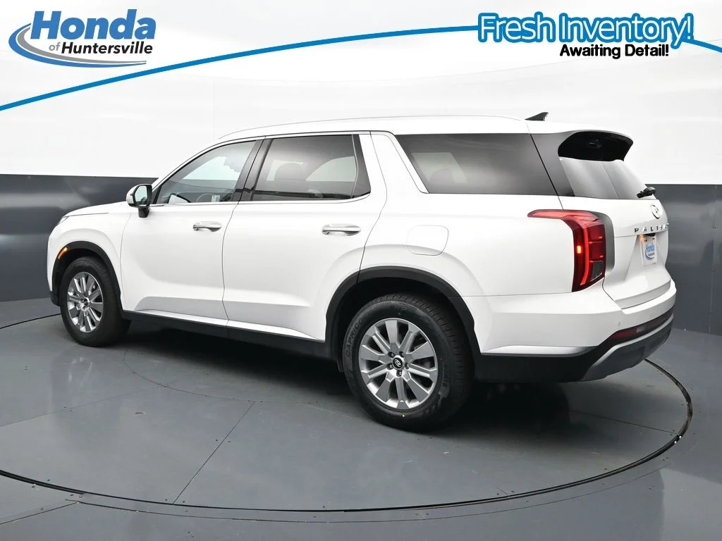 Used 2025 White Hyundai SEL image 7