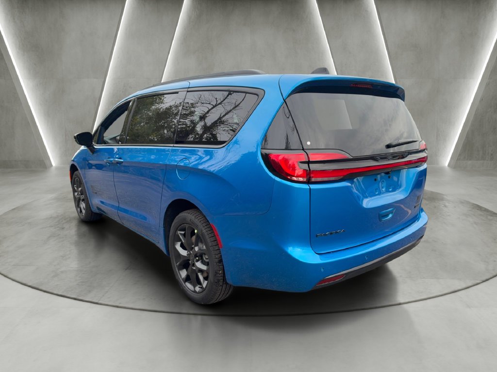 New 2027 Hydro Blue Pearl-Coat Exterior Paint Chrysler Select image 5