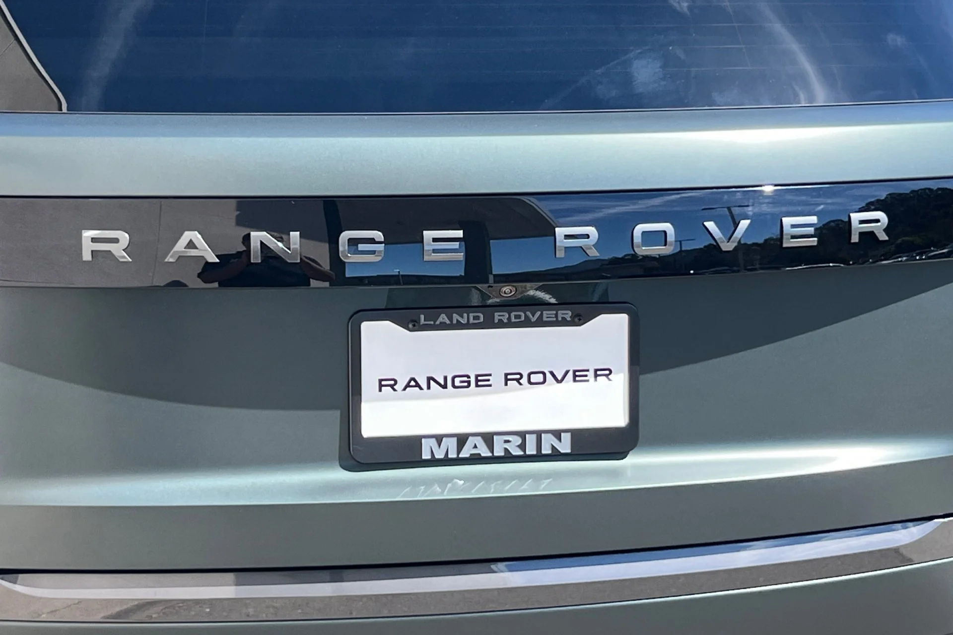 New 2026 Belgravia Green Land Rover SE image 12