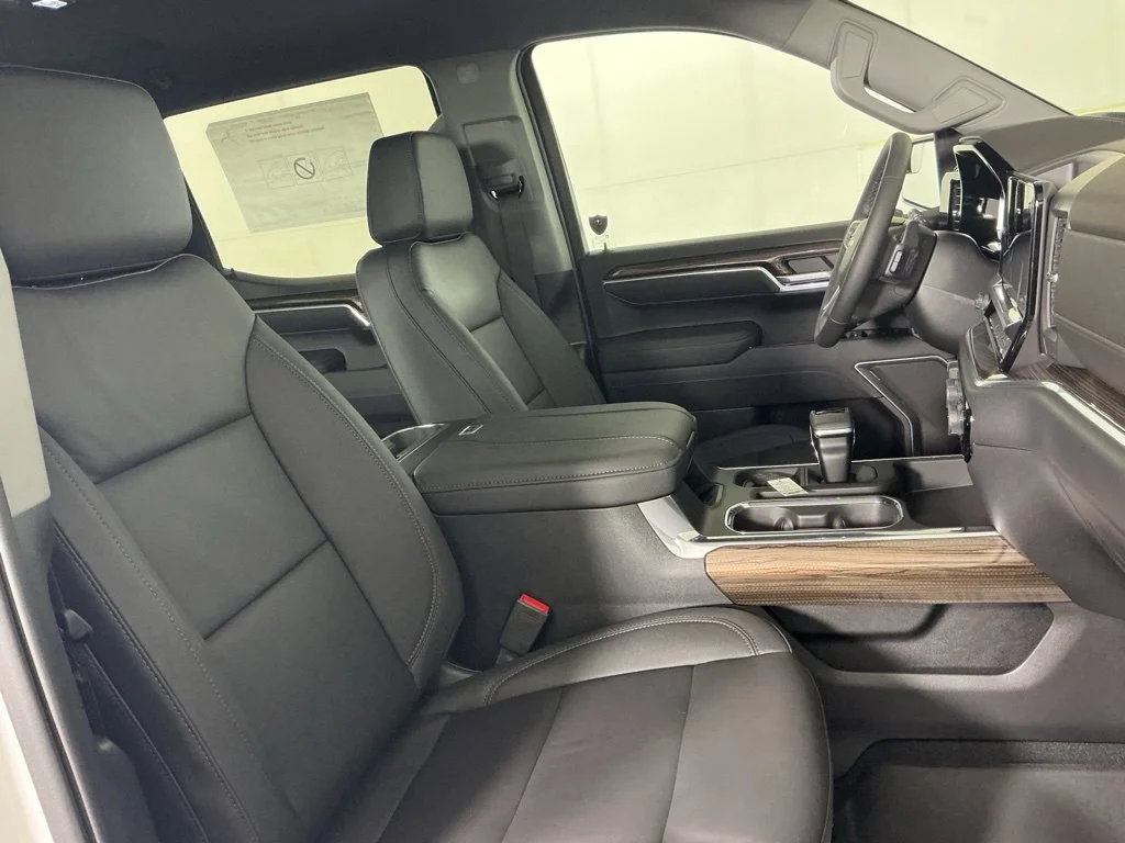 New 2026 Summit White Chevrolet LT image 10