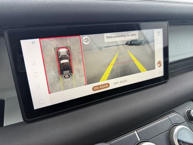 Used 2023 White Land Rover SE image 21