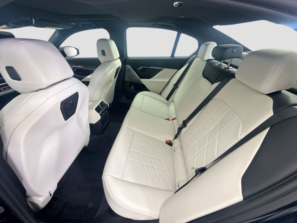 Used 2027 Black Sapphire Metallic BMW 530i image 21