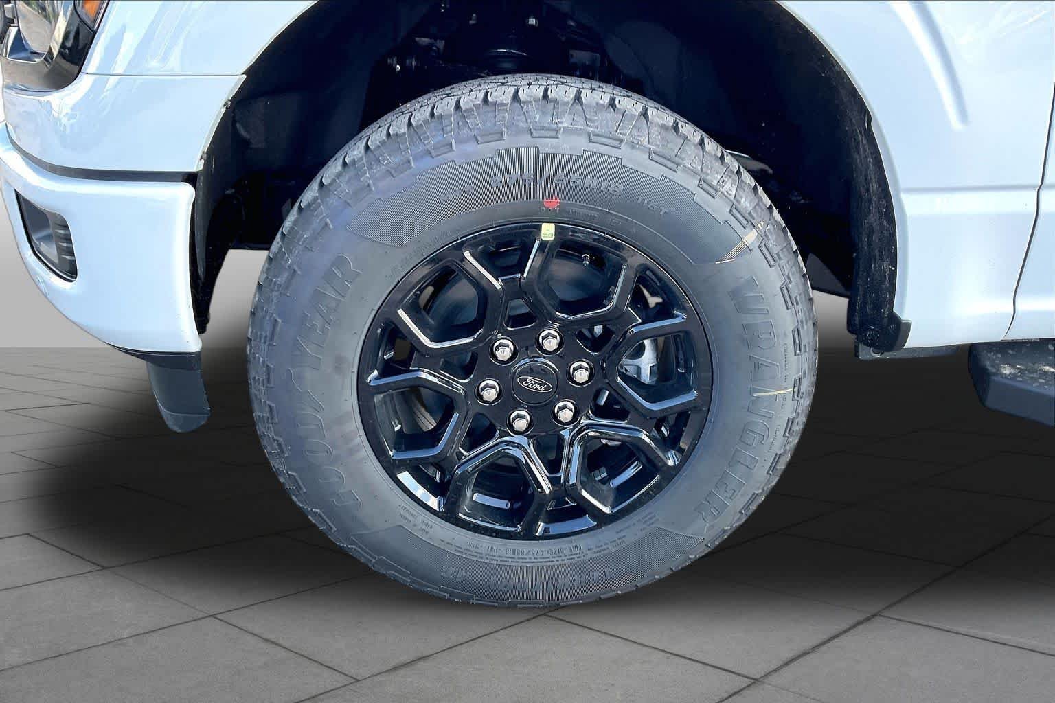 New 2026 Oxford White Ford XLT image 11