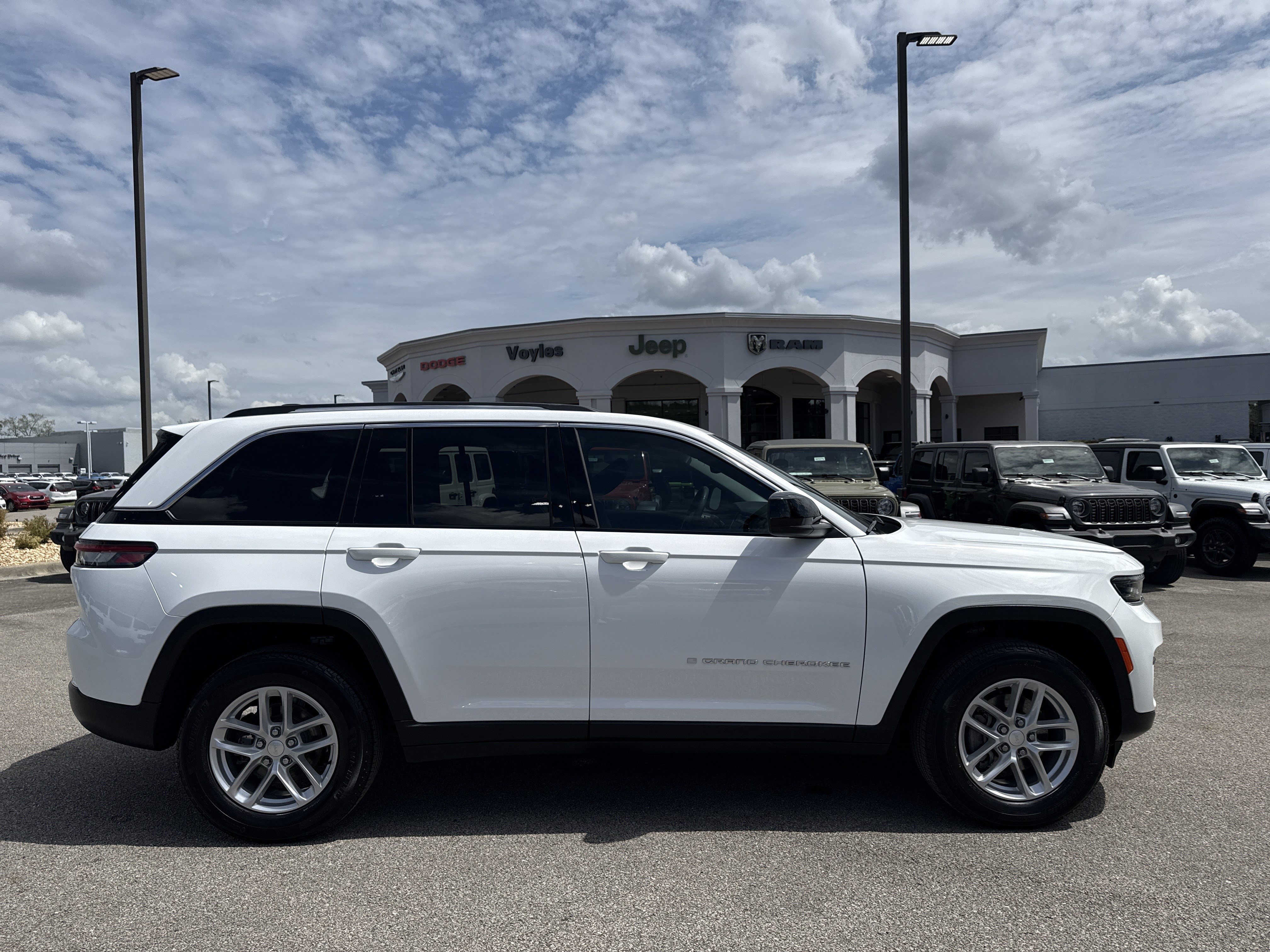 Used 2024 Bright White Clearcoat Jeep Laredo X image 8