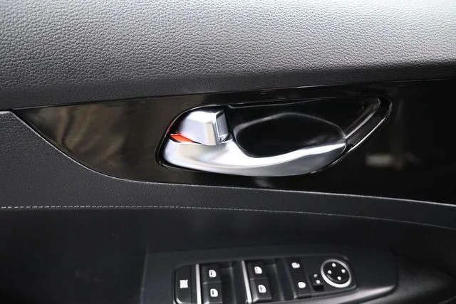 Used 2021 Black Kia EX image 18