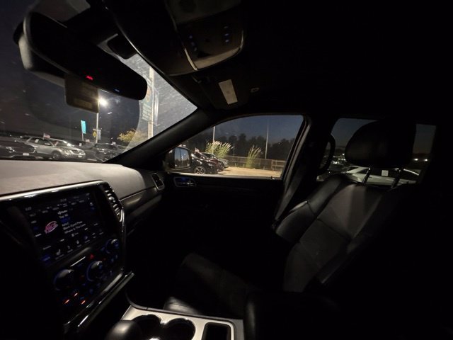 Used 2018 White/off-white Jeep Altitude image 18