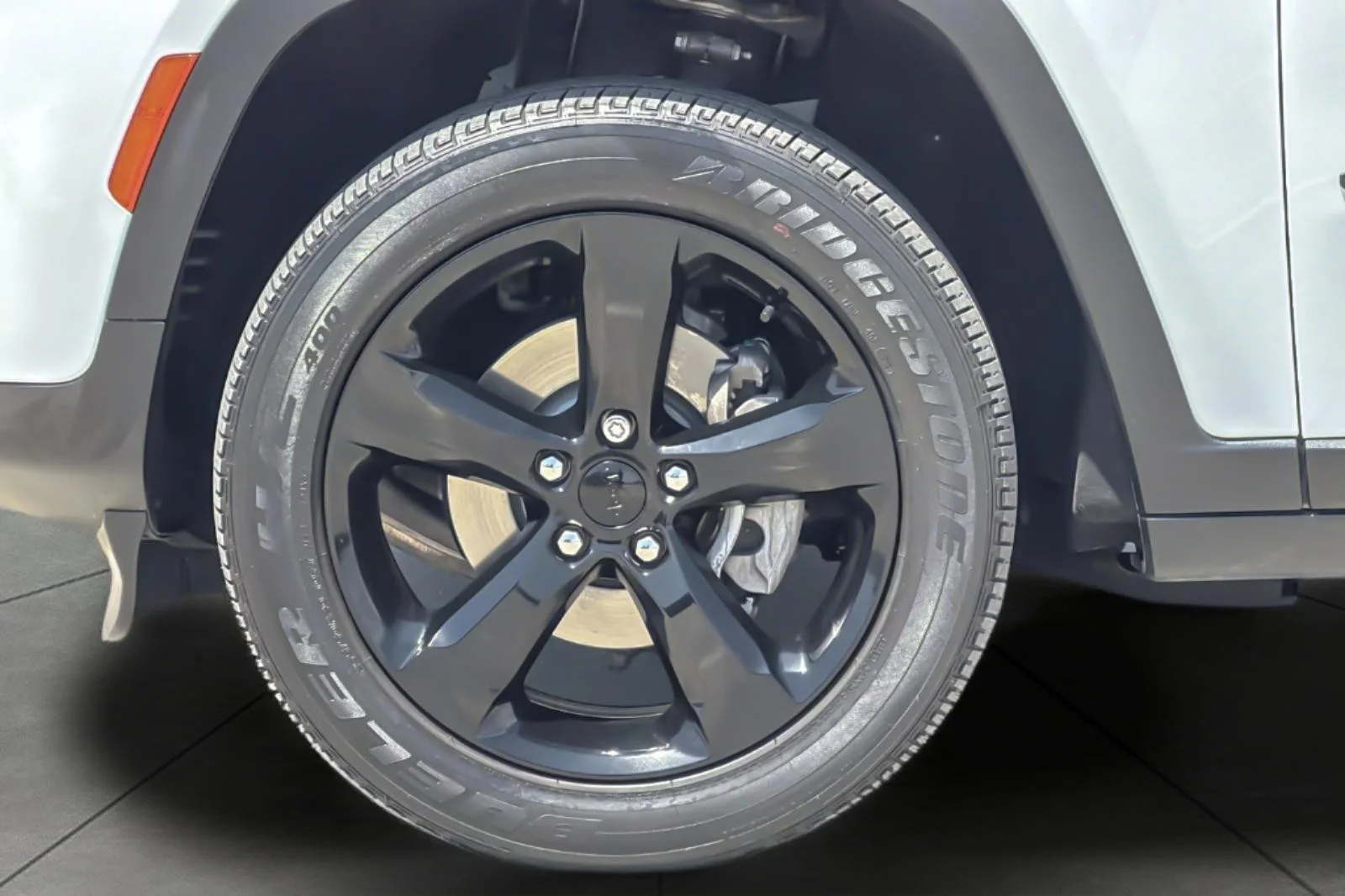 Used 2023 BRIGHT WHITE Jeep Altitude image 25