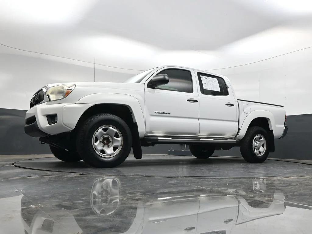 Used 2015 White Toyota PreRunner image 38