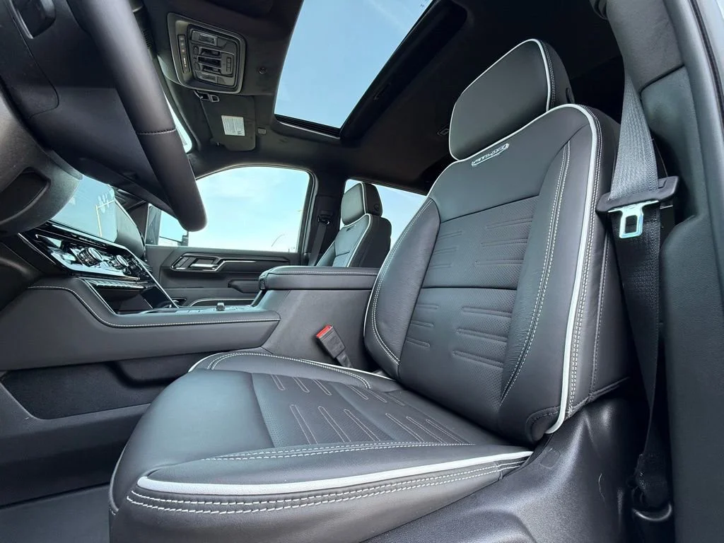 New 2026 Summit White GMC AT4X image 32