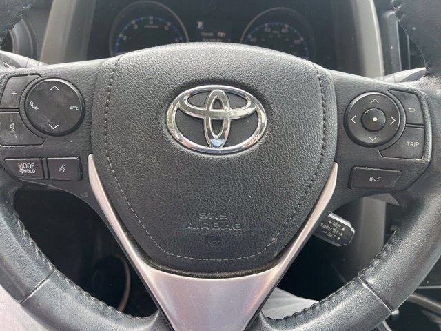 Used 2018 Black Toyota XLE image 16