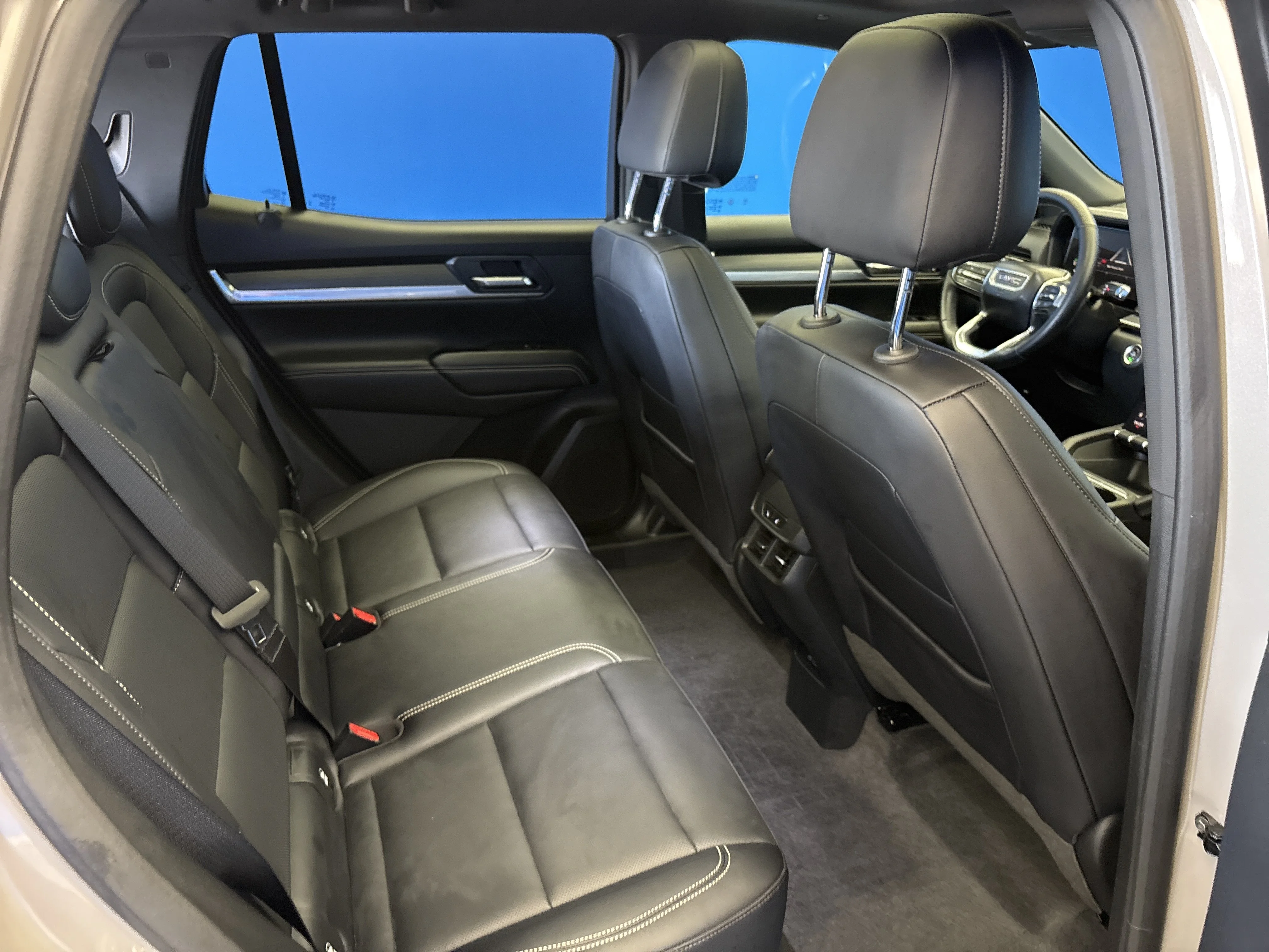 Used 2025 Riverstone Metallic GMC AWD Elevation image 27