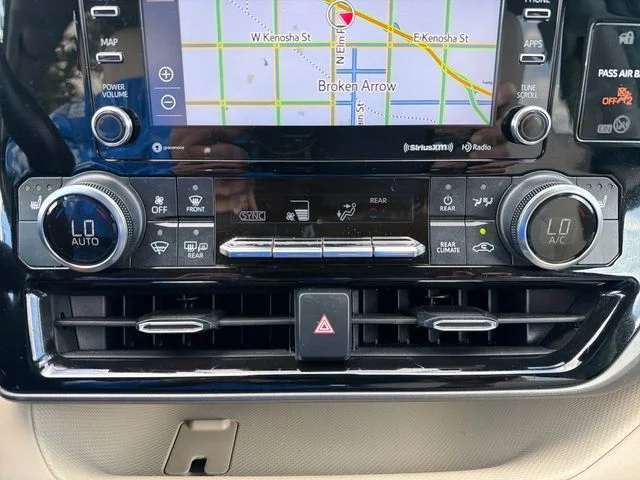Used 2022  Toyota XLE image 14