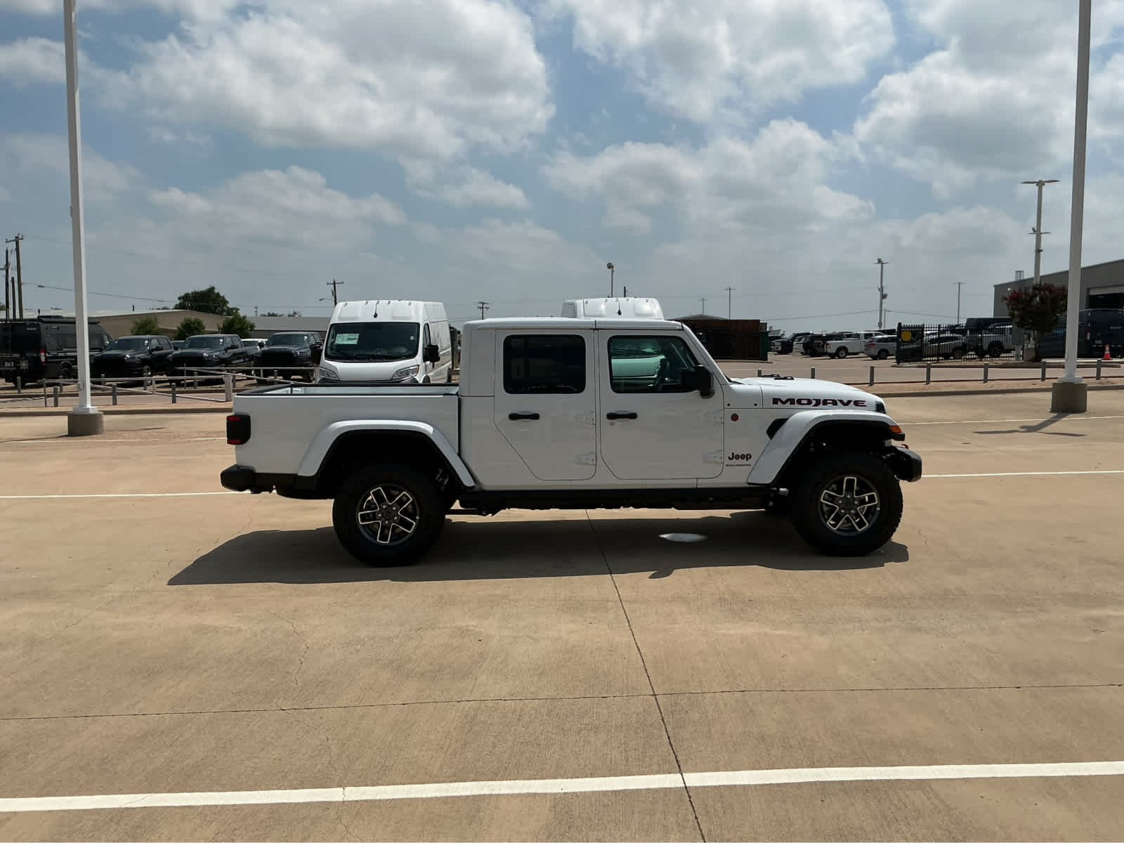 New 2026 Bright White Clear-Coat Exterior Paint Jeep Mojave image 5