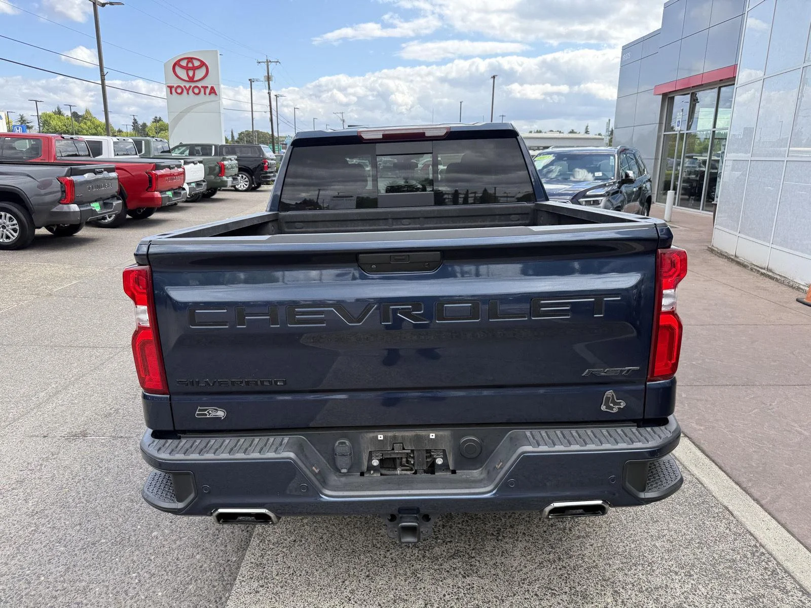 Used 2022 Northsky Blue Metallic Chevrolet RST image 5
