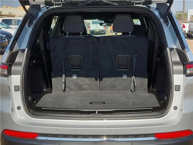 Used 2025 Silver Jeep Laredo 4x4 image 10