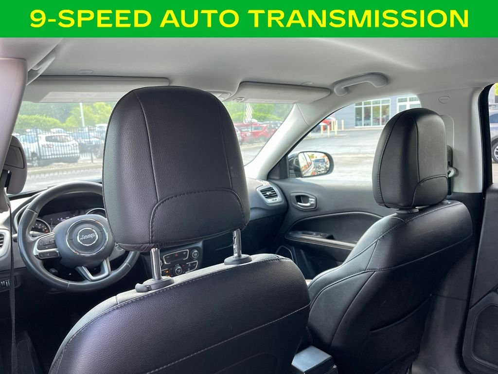 Used 2021 Diamond Black Crystal Pearlcoat Jeep Latitude image 10