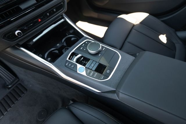 New 2026 Skyscraper Grey Metallic BMW xDrive40 image 26