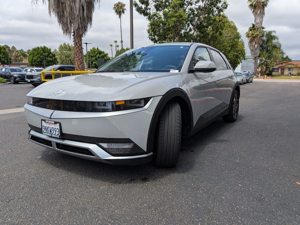 Used 2024 Gray Hyundai SEL image 3
