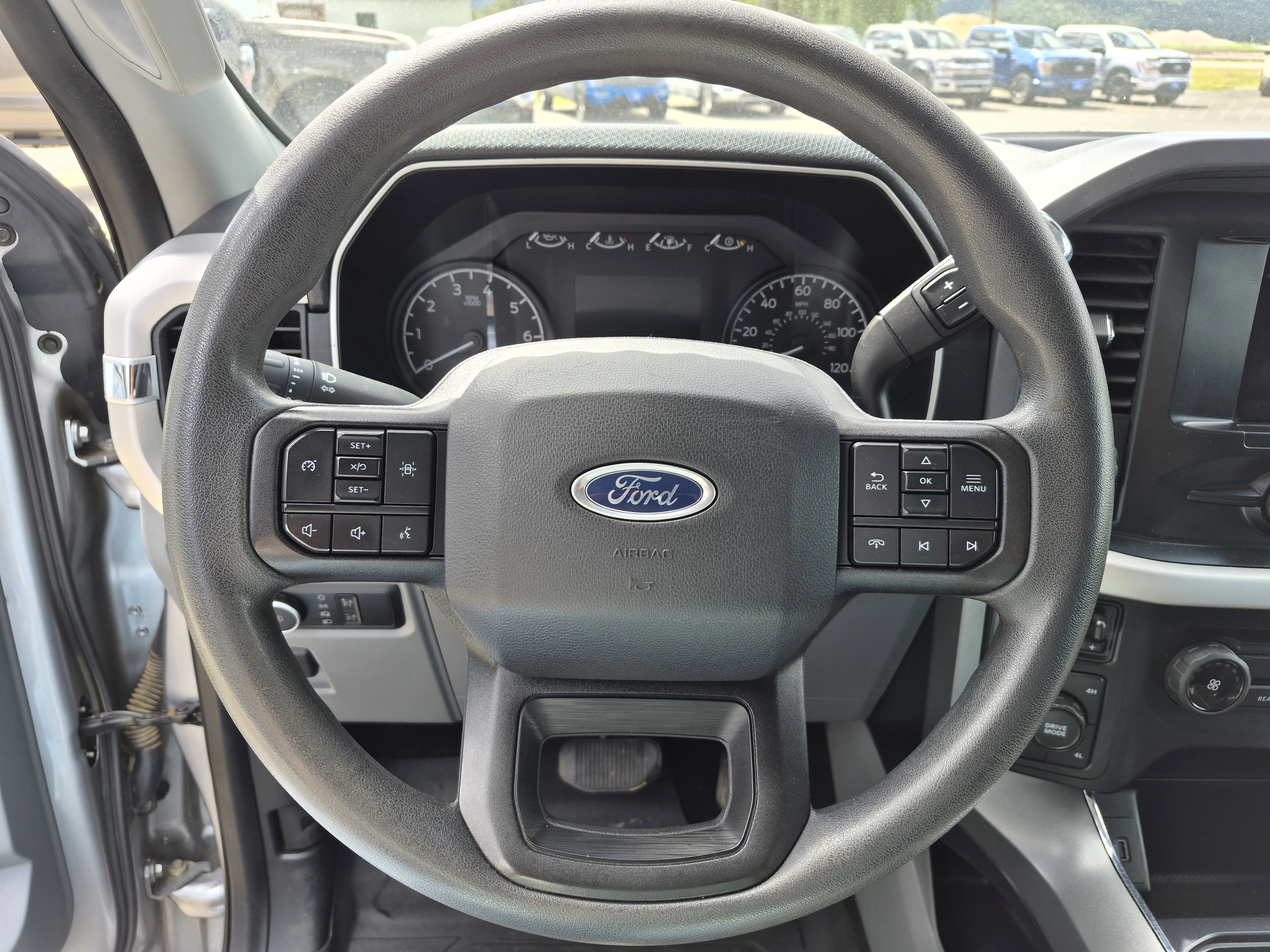 Used 2022 Silver Ford XLT image 4