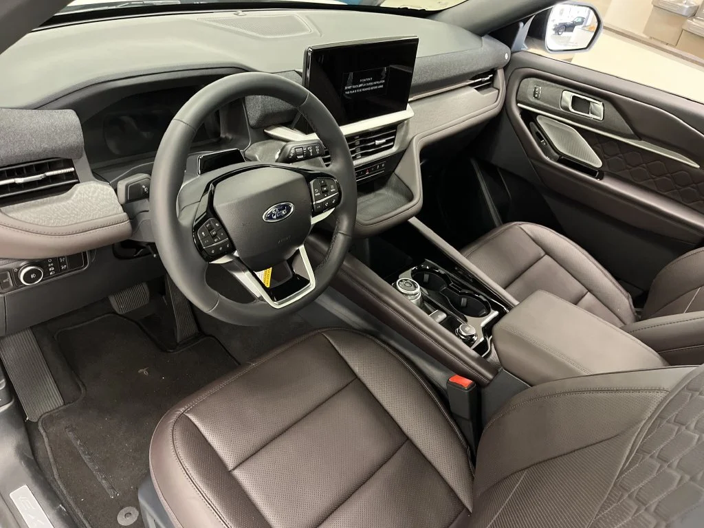 New 2026 Star White Metallic Tri-Coat Ford Platinum™ image 11