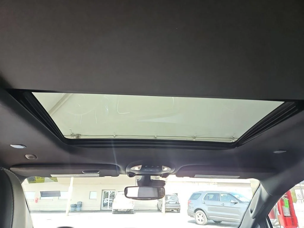 Used 2025 White Chrysler Limited image 11