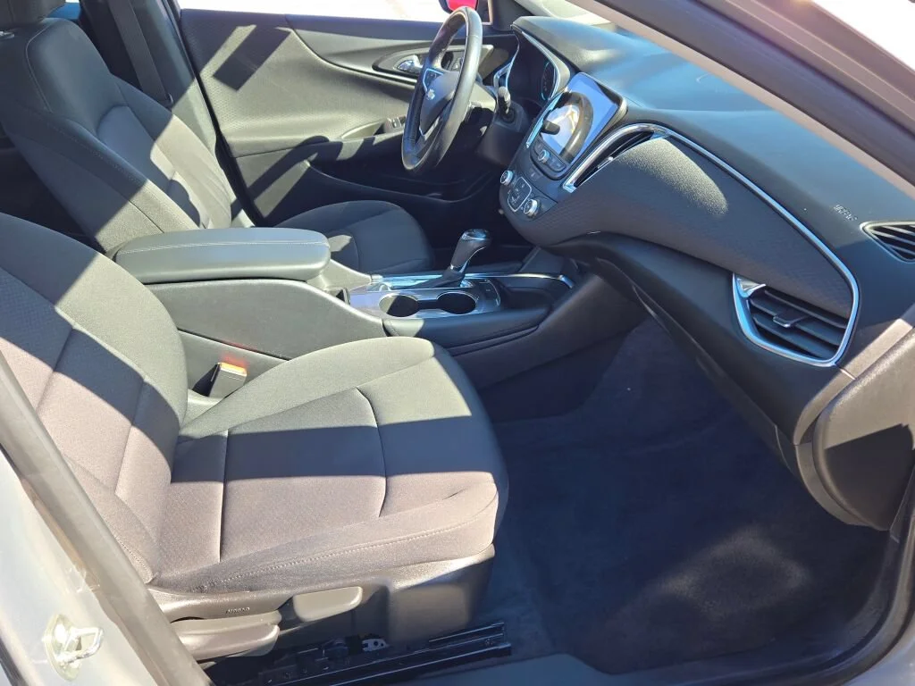 Used 2018 Gray Chevrolet LT image 3