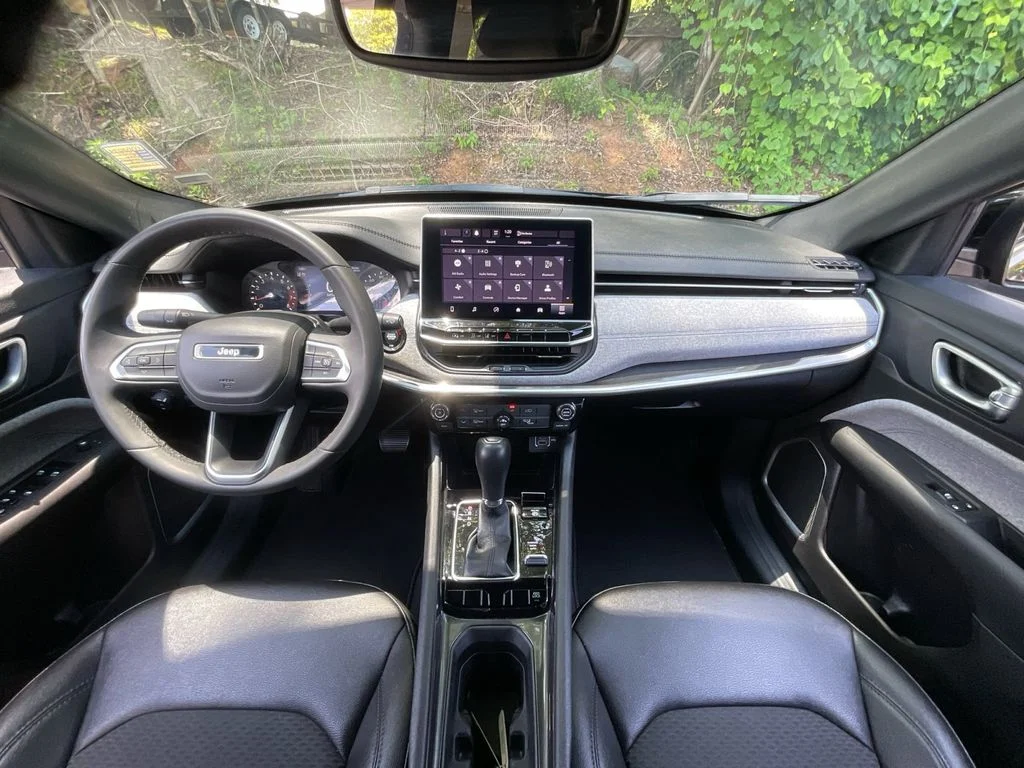 Used 2024 Black Jeep Latitude image 18