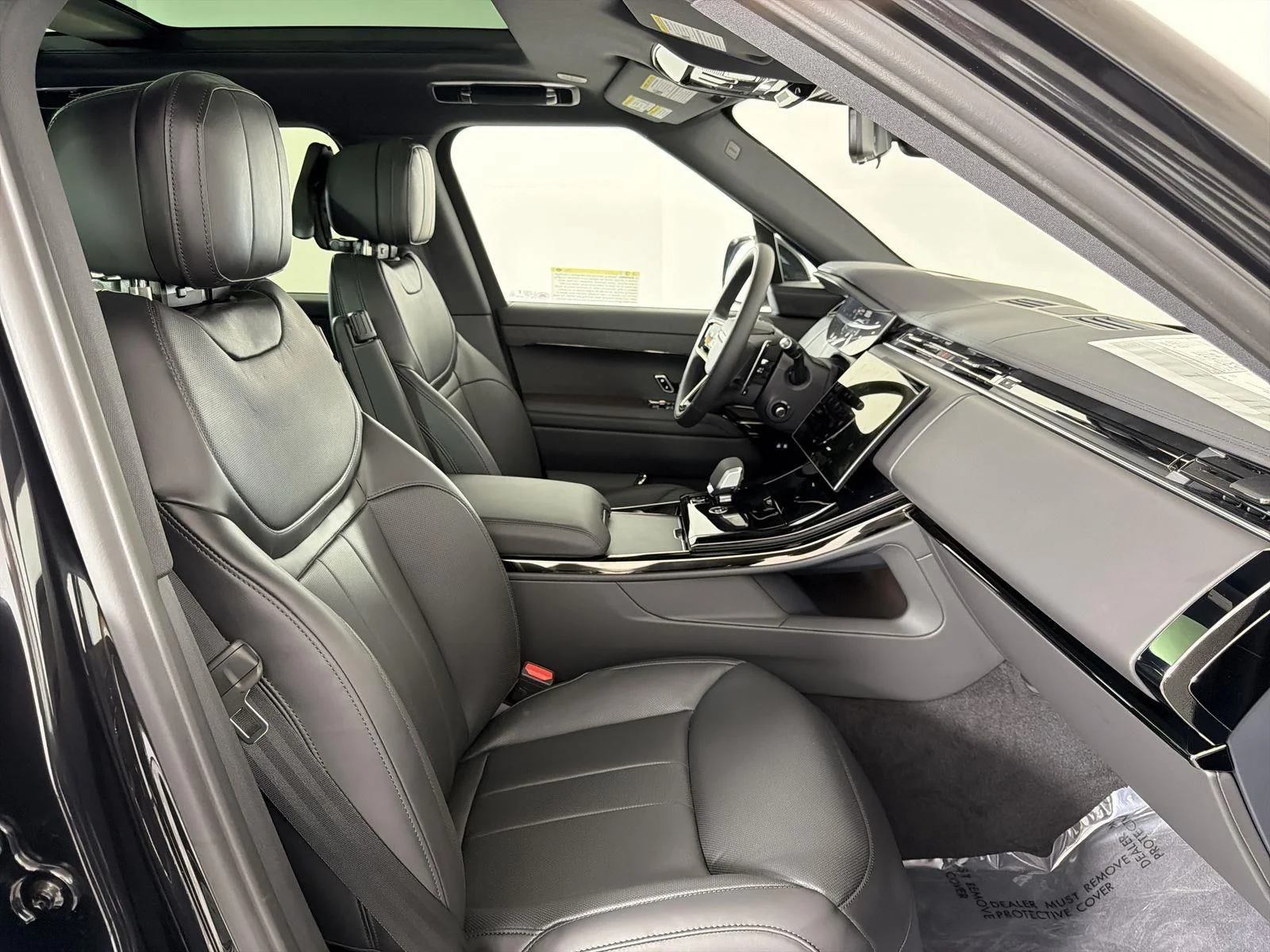 New 2026 Santorini Black Land Rover Dynamic SE image 33