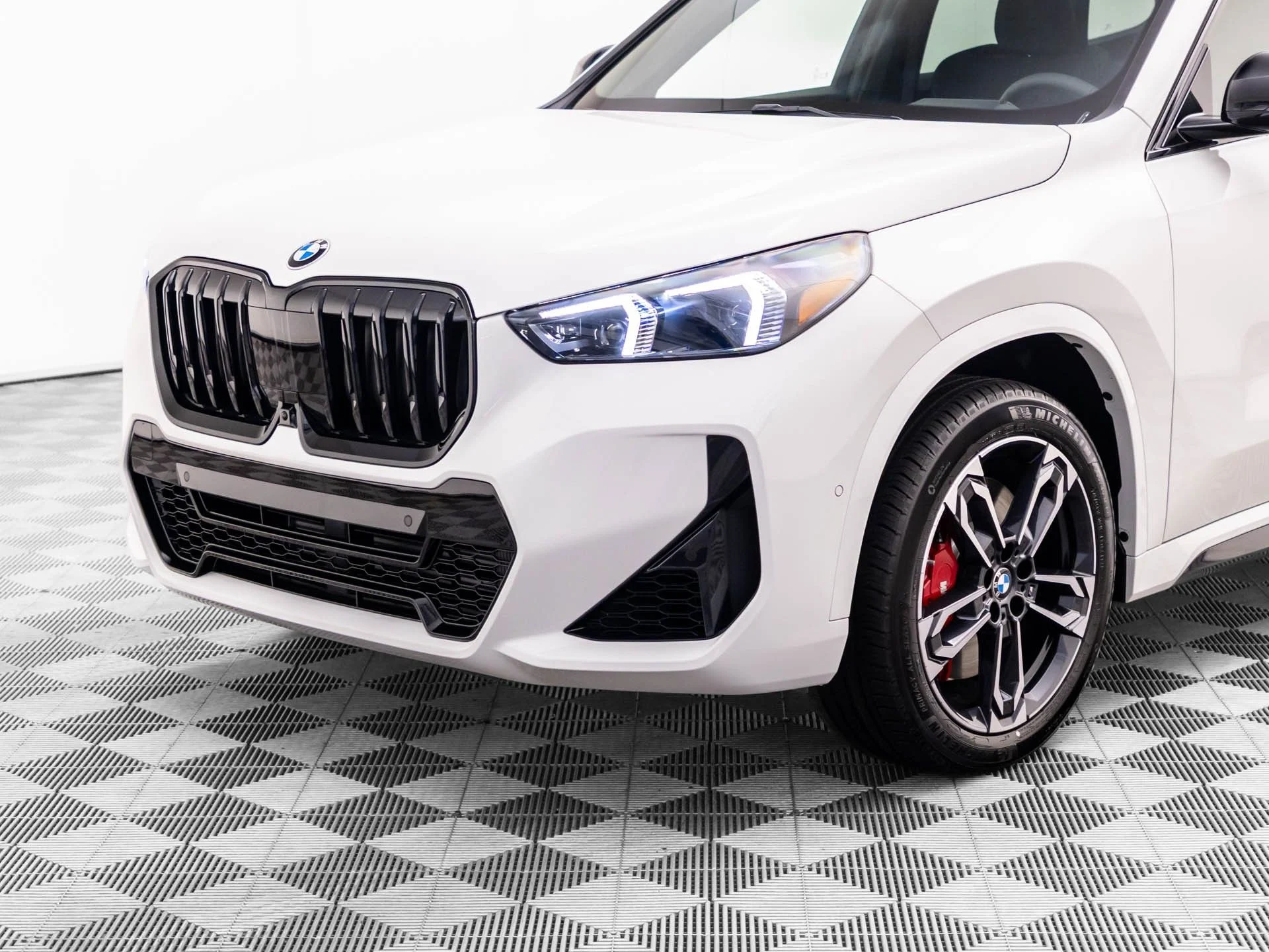 New 2026 White BMW xDrive28i image 39