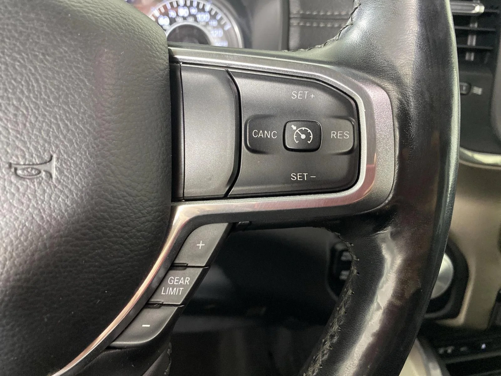 Used 2019 Delmonico Red Pearlcoat Ram Laramie image 14